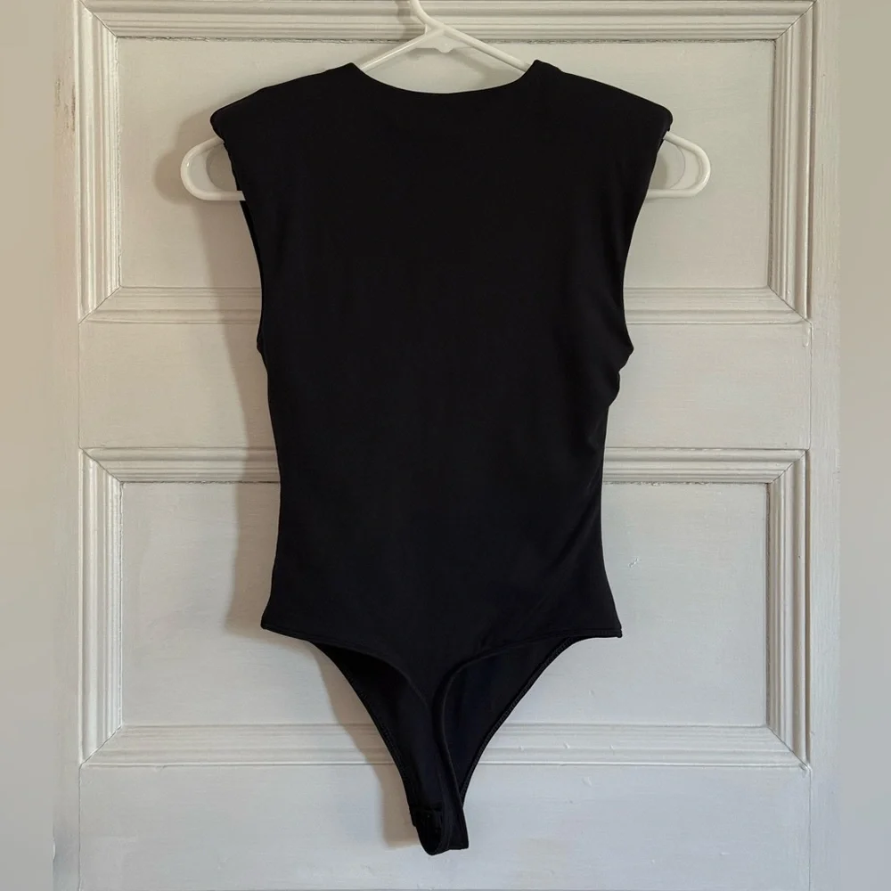 Babaton Sculpt Contour Shoulder Pad Bodysuit in Black Size XS - Picture 7 of 11